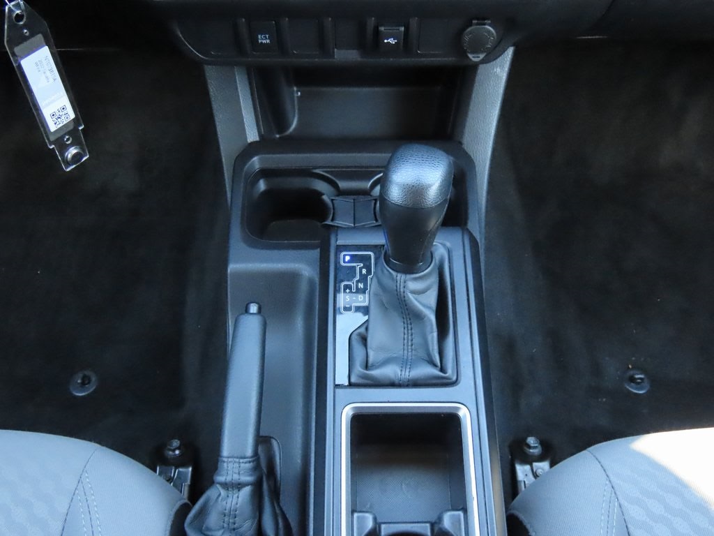 2022 Toyota Tacoma SR 12