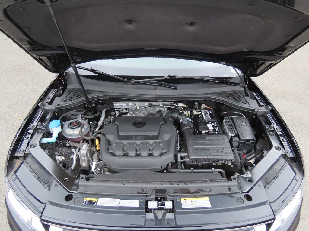 Thumbnail: 2021 Volkswagen Tiguan - 9