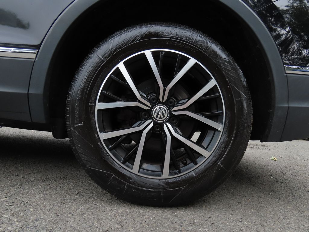 Thumbnail: 2021 Volkswagen Tiguan - 8