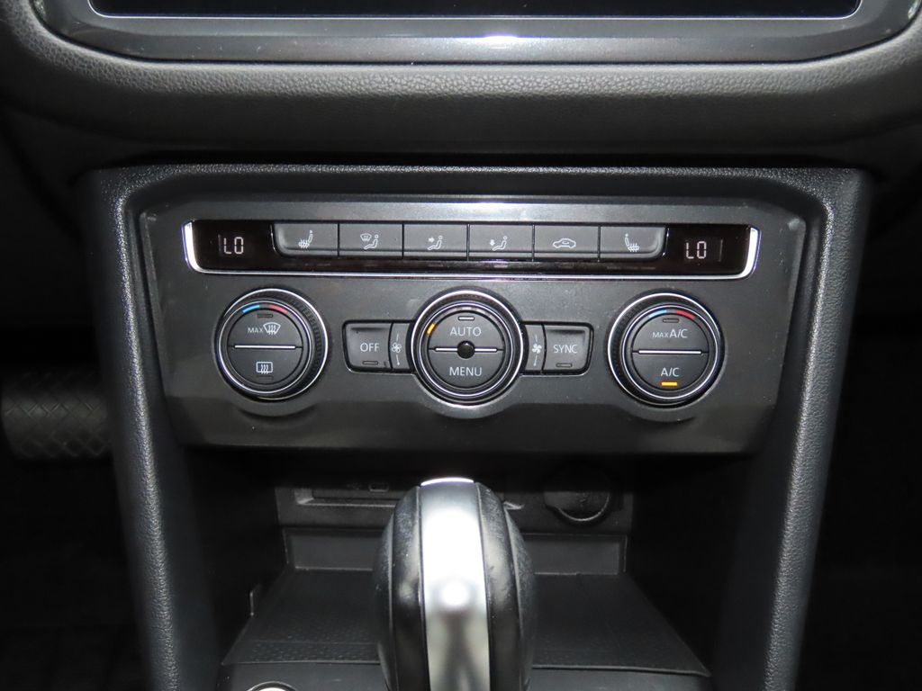 Thumbnail: 2021 Volkswagen Tiguan - 25