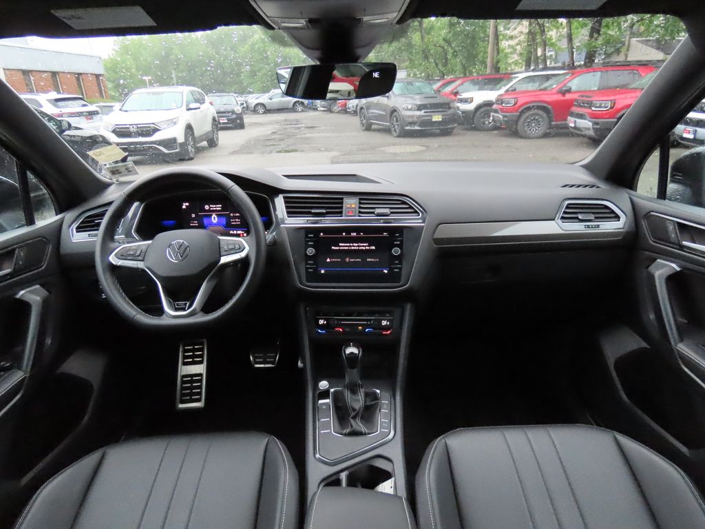 Thumbnail: 2023 Volkswagen Tiguan - 10