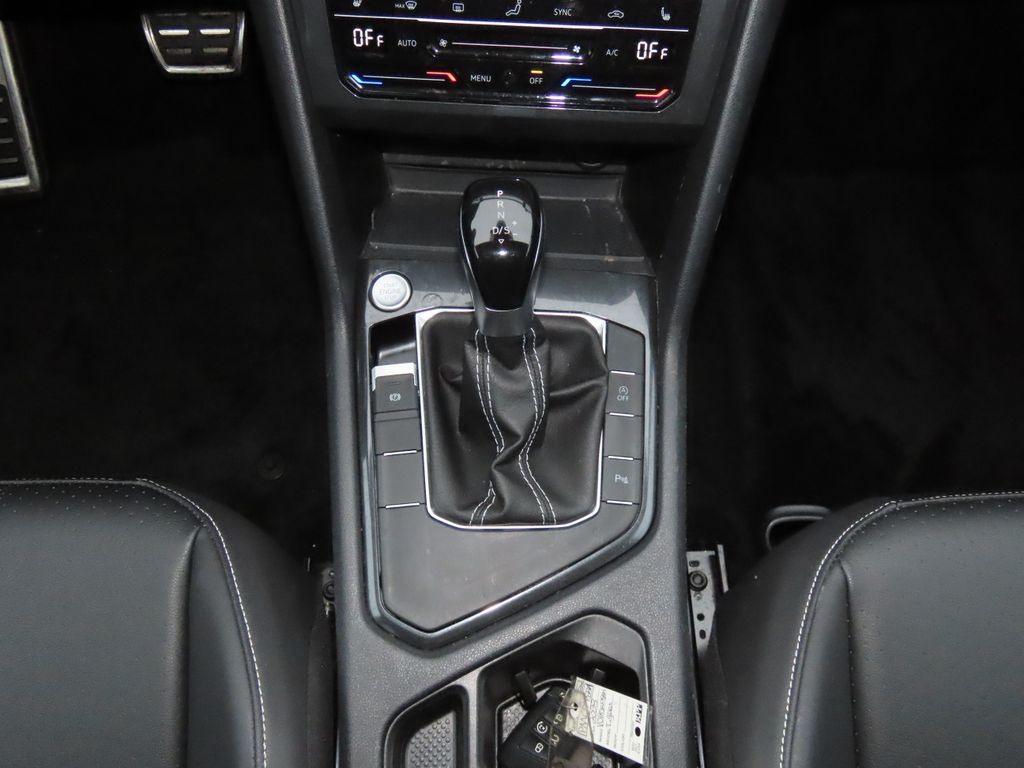 Thumbnail: 2023 Volkswagen Tiguan - 16
