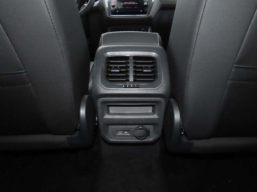 Thumbnail: 2023 Volkswagen Tiguan - 28