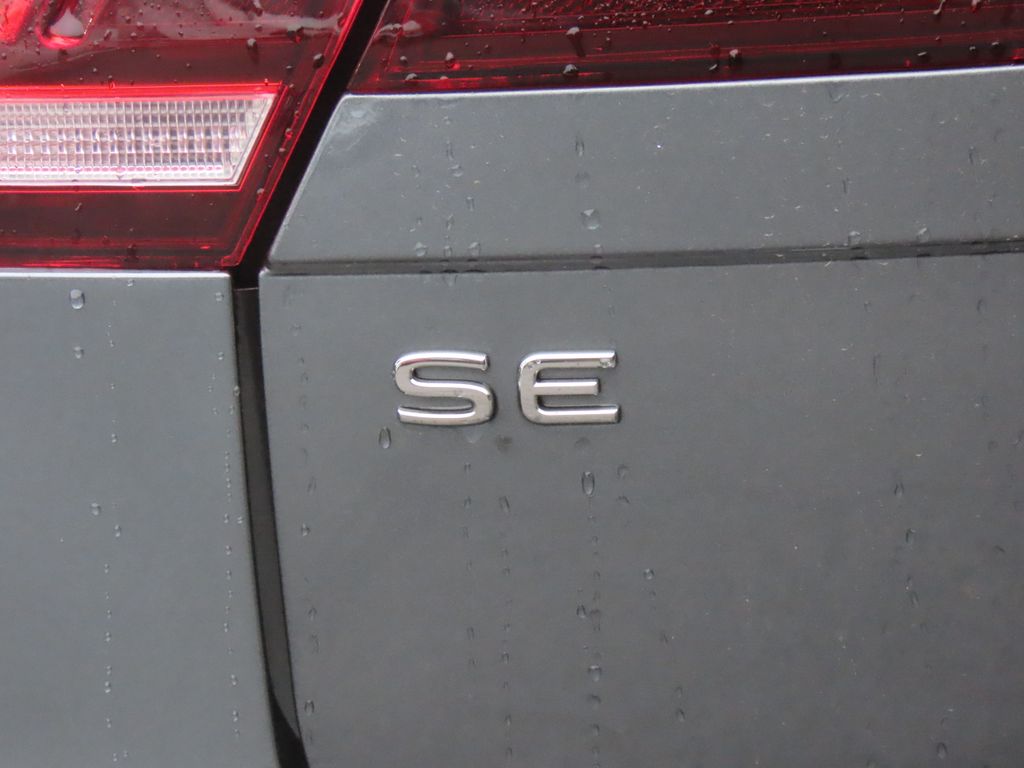 Thumbnail: 2023 Volkswagen Tiguan - 21