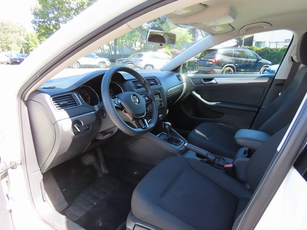 Thumbnail: 2015 Volkswagen Jetta - 2