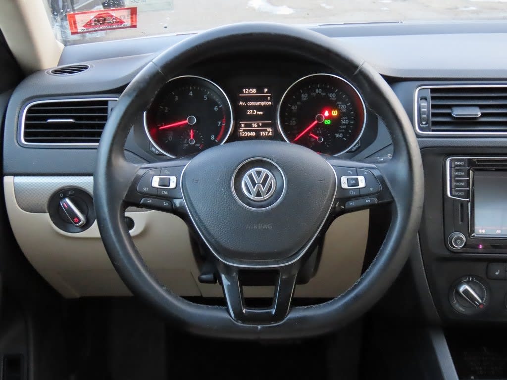 2017 Volkswagen Jetta SE 14