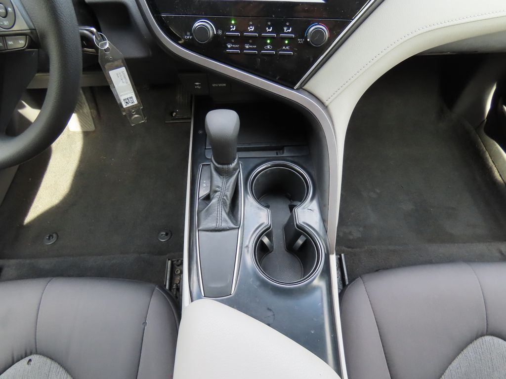 Thumbnail: 2018 Toyota Camry - 14