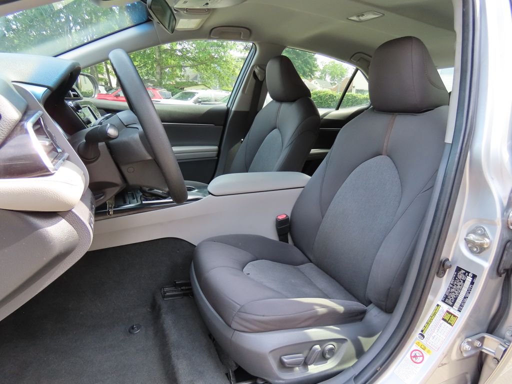 Thumbnail: 2018 Toyota Camry - 11