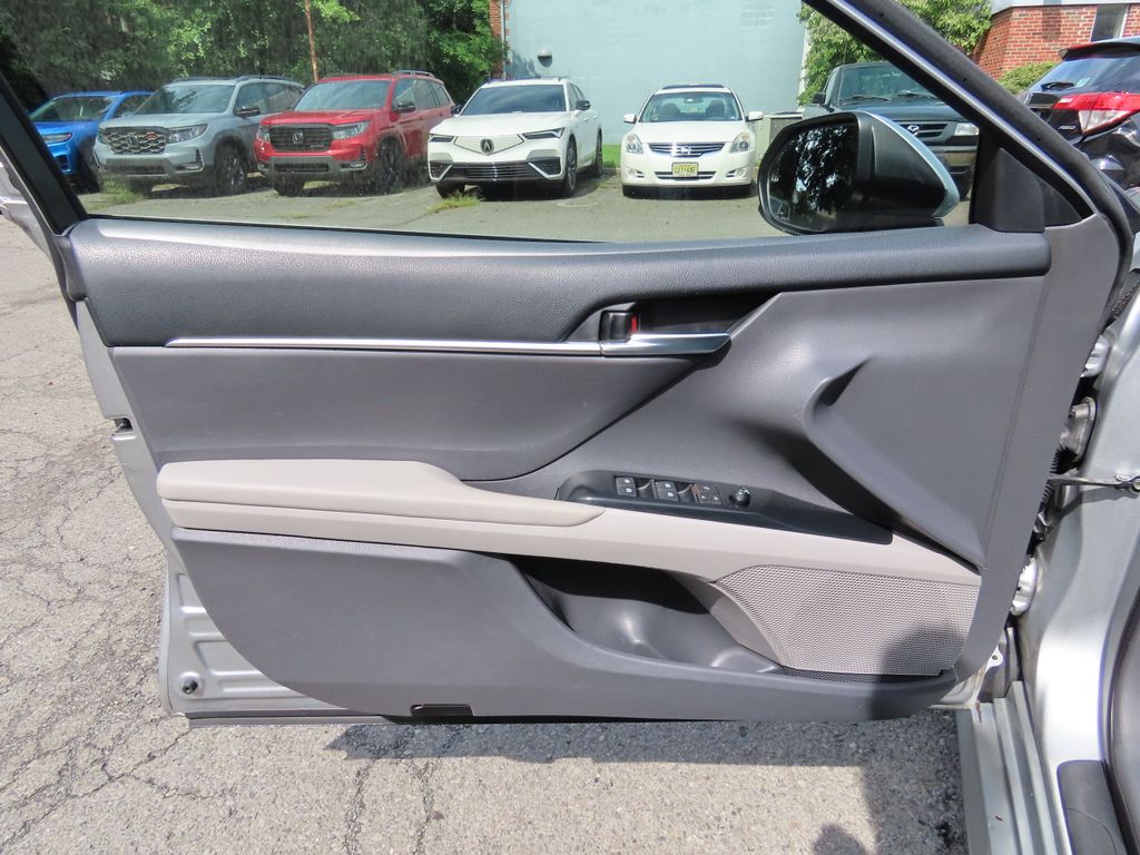 Thumbnail: 2018 Toyota Camry - 21