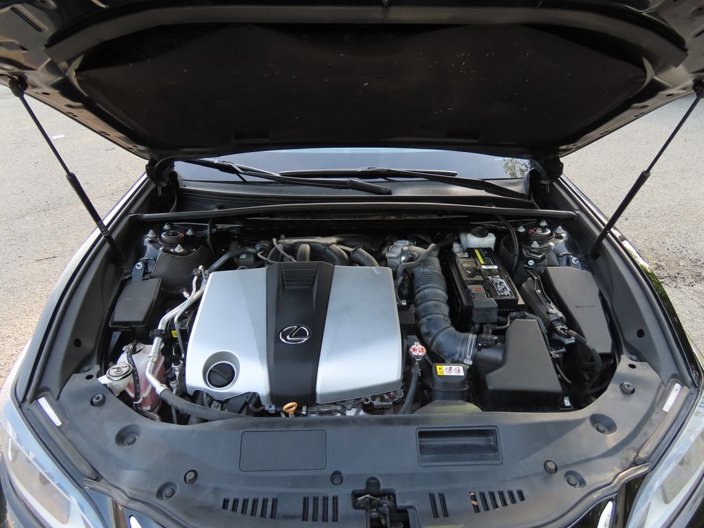 Thumbnail: 2020 Lexus ES - 8