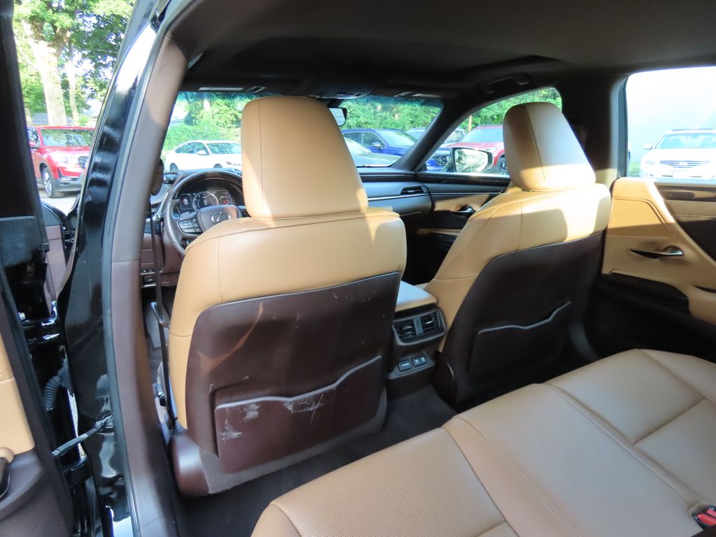 Thumbnail: 2020 Lexus ES - 19