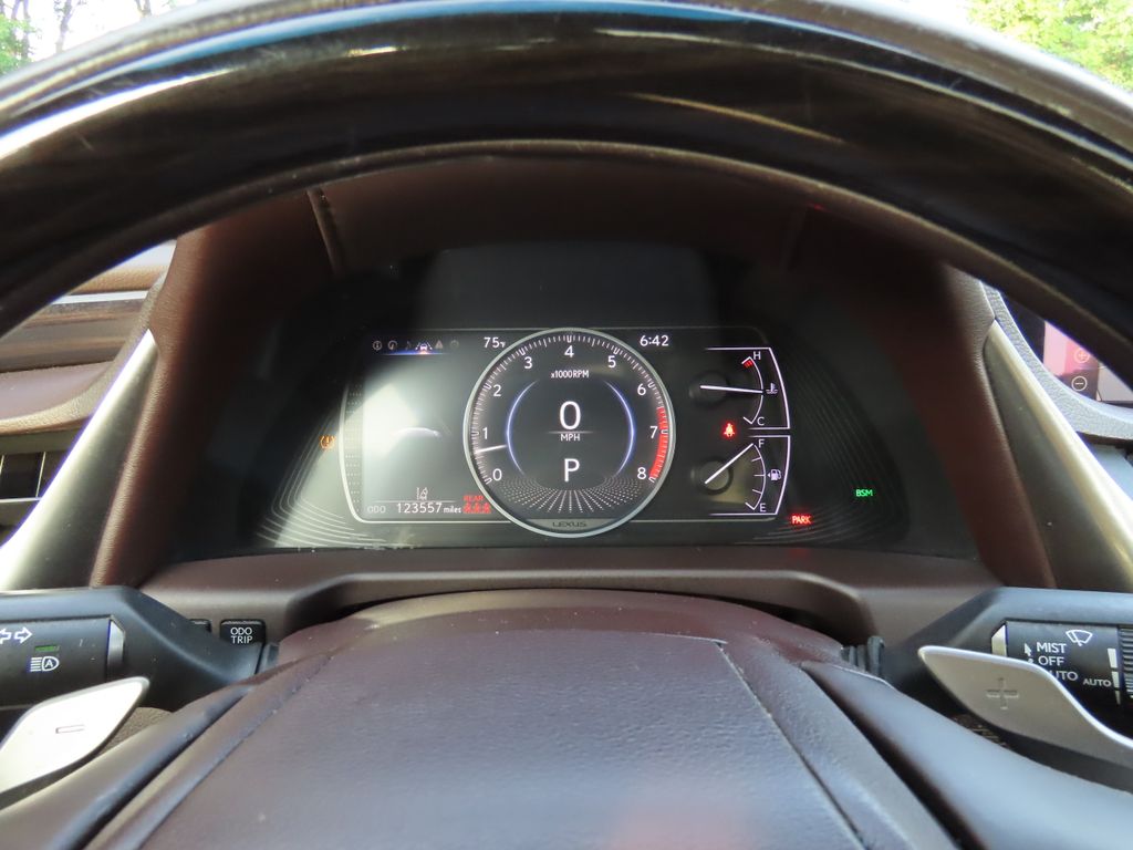 Thumbnail: 2020 Lexus ES - 15