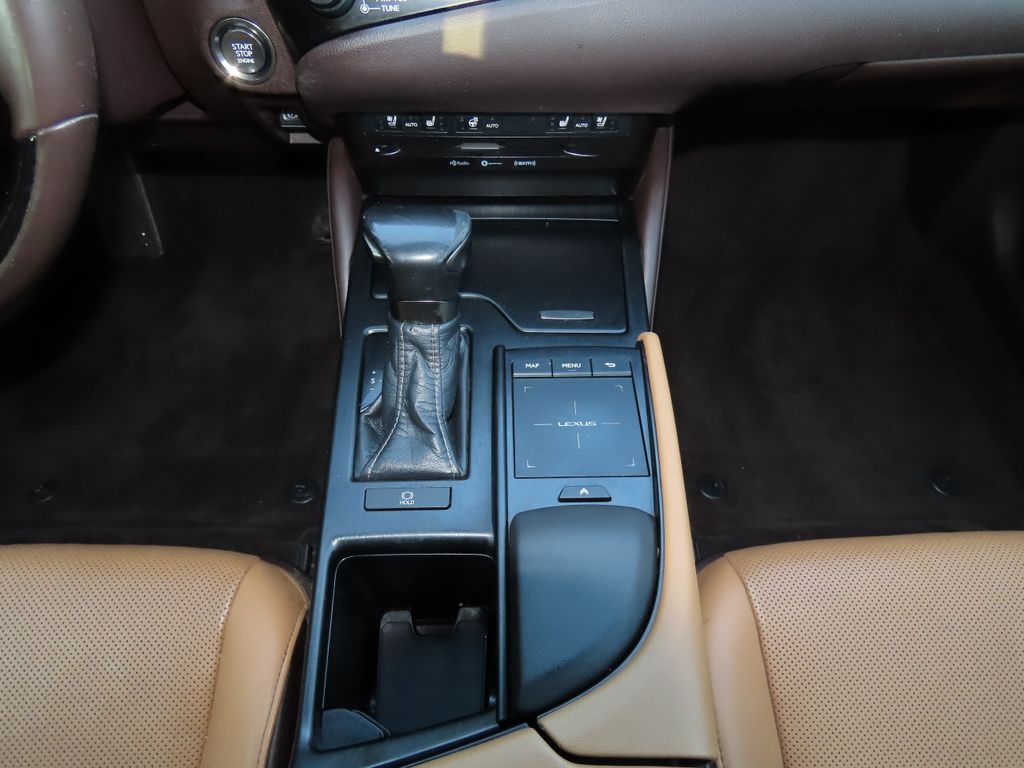 Thumbnail: 2020 Lexus ES - 14