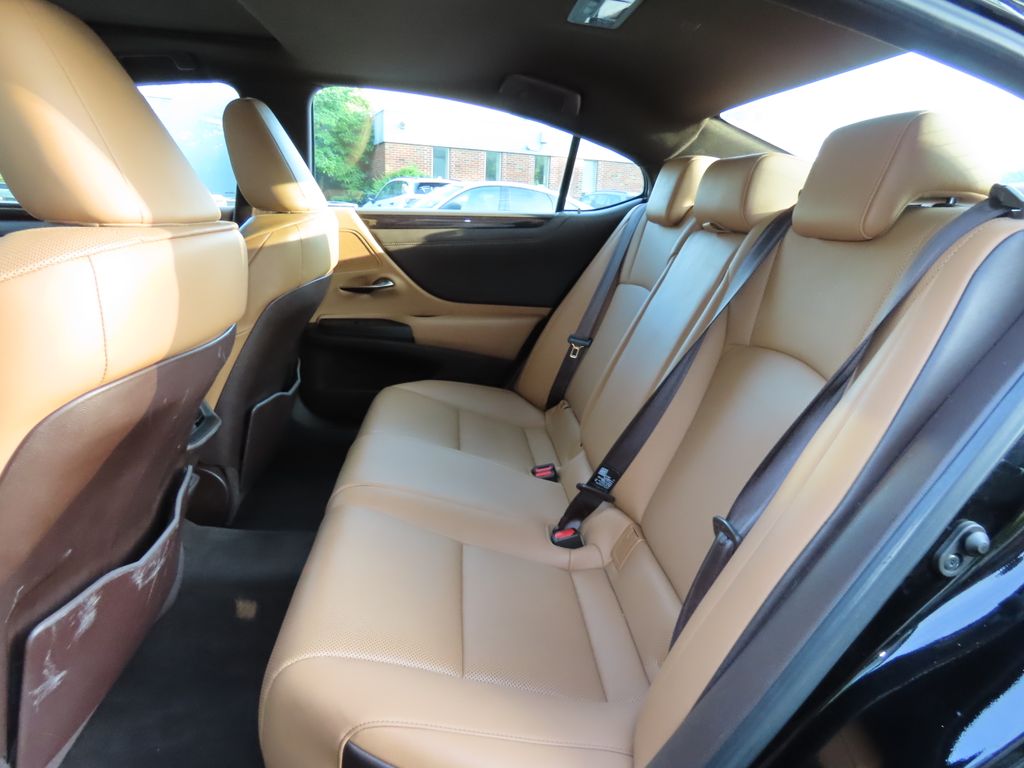 Thumbnail: 2020 Lexus ES - 12