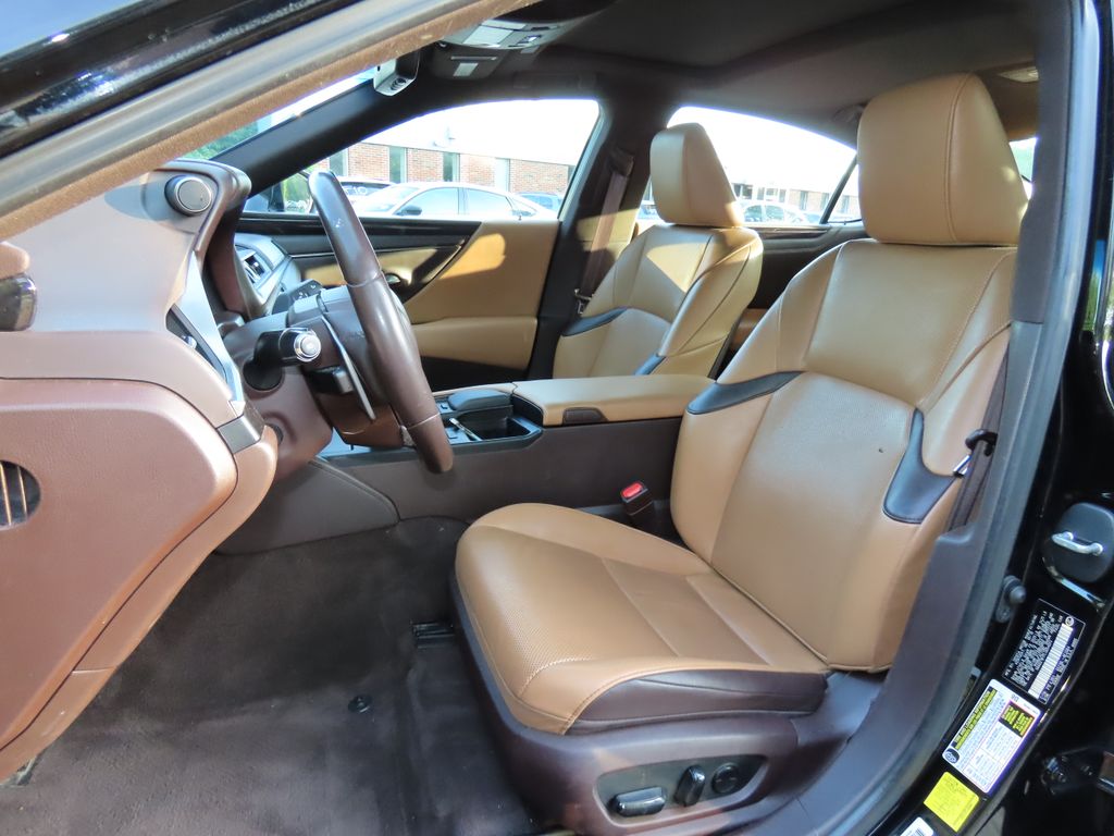 Thumbnail: 2020 Lexus ES - 11