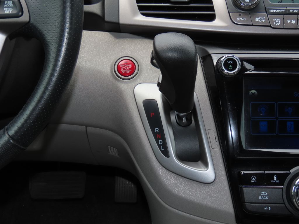Thumbnail: 2015 Honda Odyssey - 14