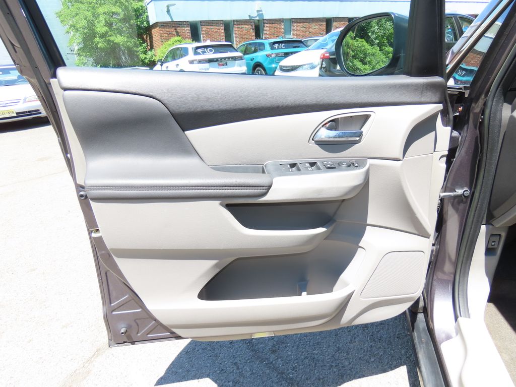 Thumbnail: 2015 Honda Odyssey - 25