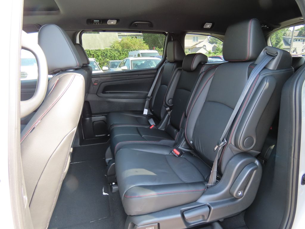 Thumbnail: 2026 Honda Odyssey - 13