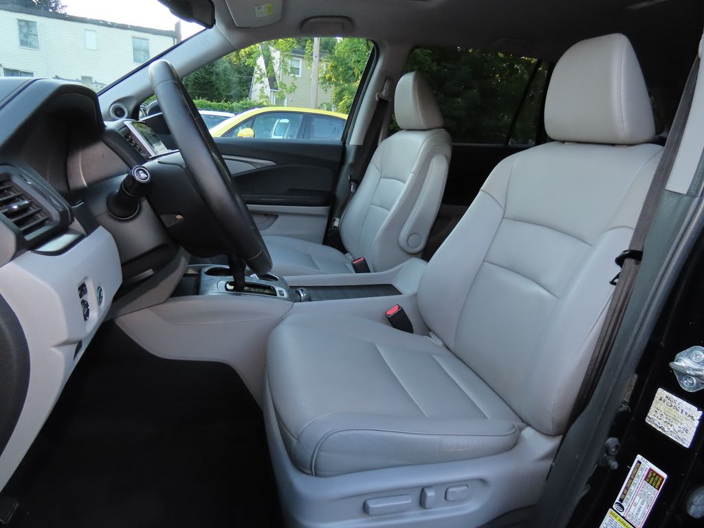 Thumbnail: 2016 Honda Pilot - 11