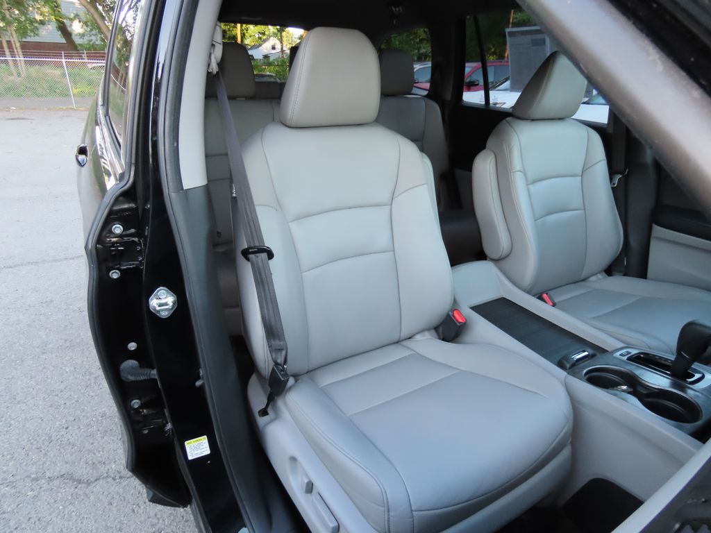 Thumbnail: 2016 Honda Pilot - 22