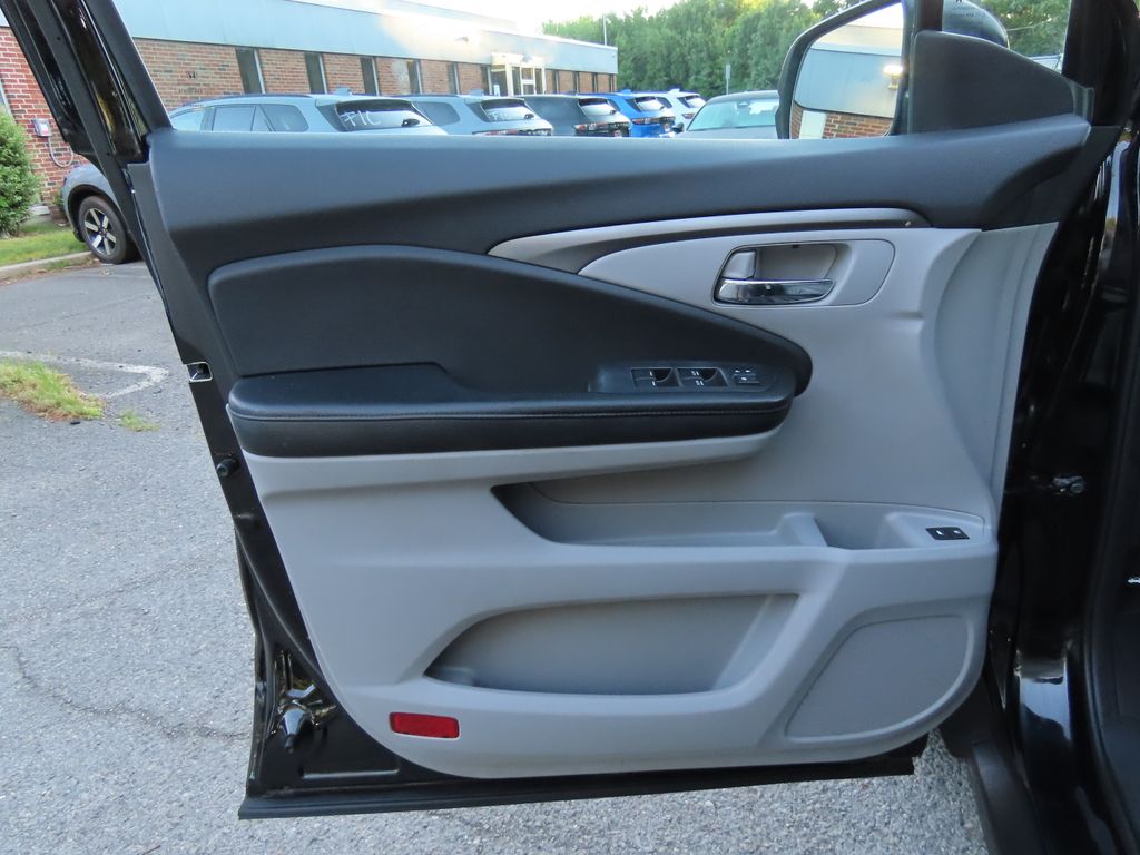 Thumbnail: 2016 Honda Pilot - 21