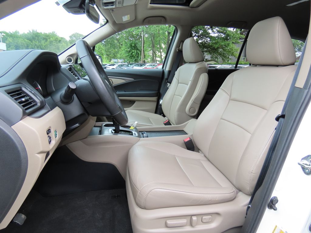 Thumbnail: 2019 Honda Pilot - 12