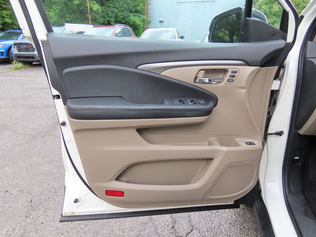 Thumbnail: 2019 Honda Pilot - 24