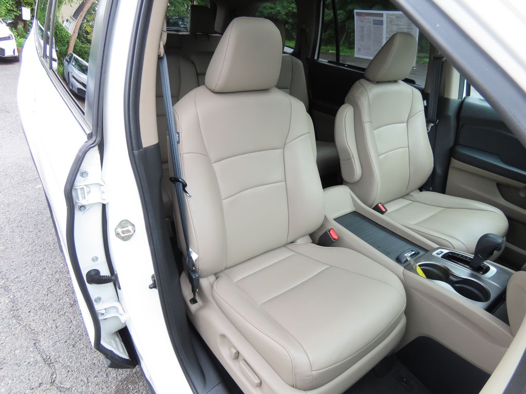 Thumbnail: 2019 Honda Pilot - 25