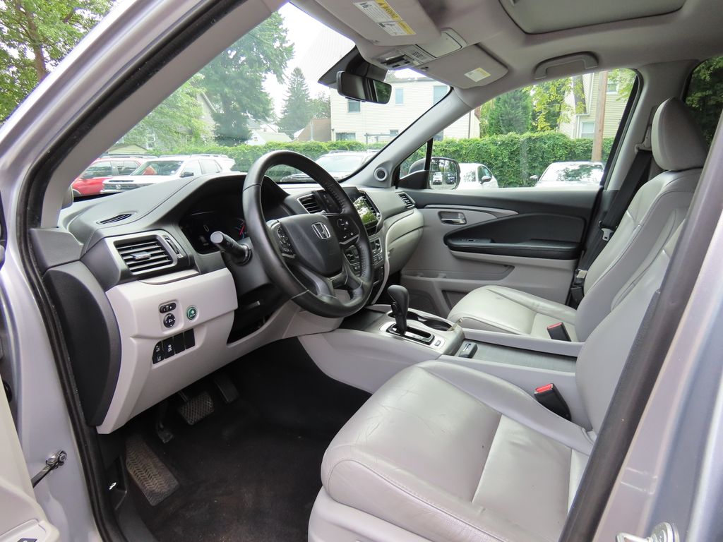 Thumbnail: 2019 Honda Pilot - 8