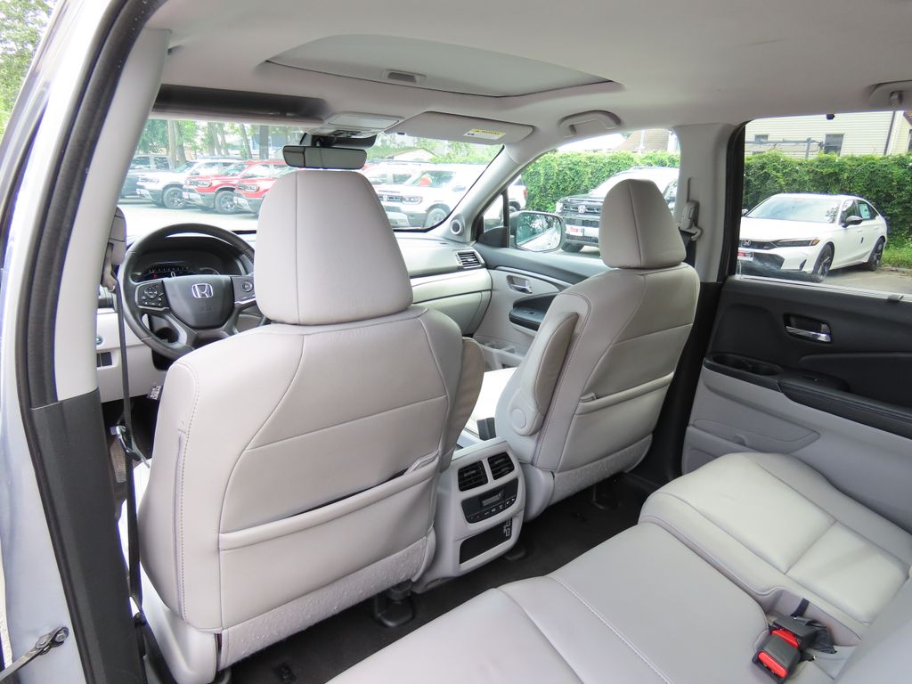 Thumbnail: 2019 Honda Pilot - 21