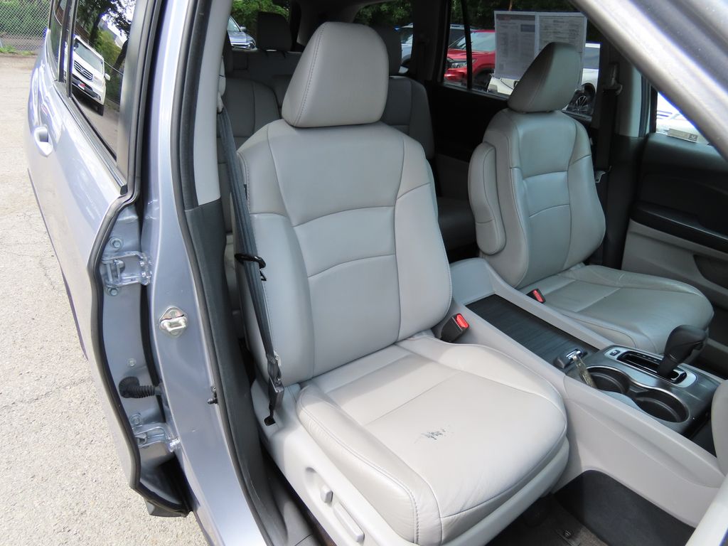 Thumbnail: 2019 Honda Pilot - 23