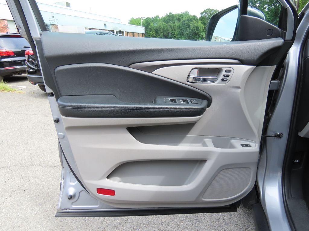 Thumbnail: 2019 Honda Pilot - 22
