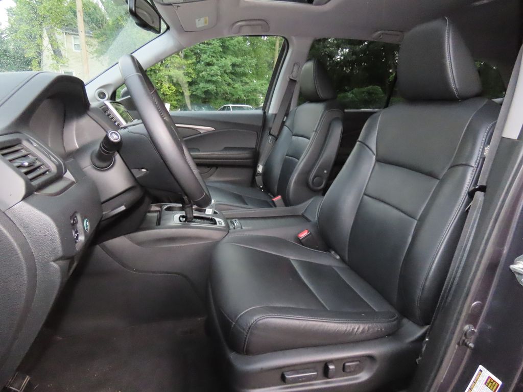 Thumbnail: 2017 Honda Pilot - 11
