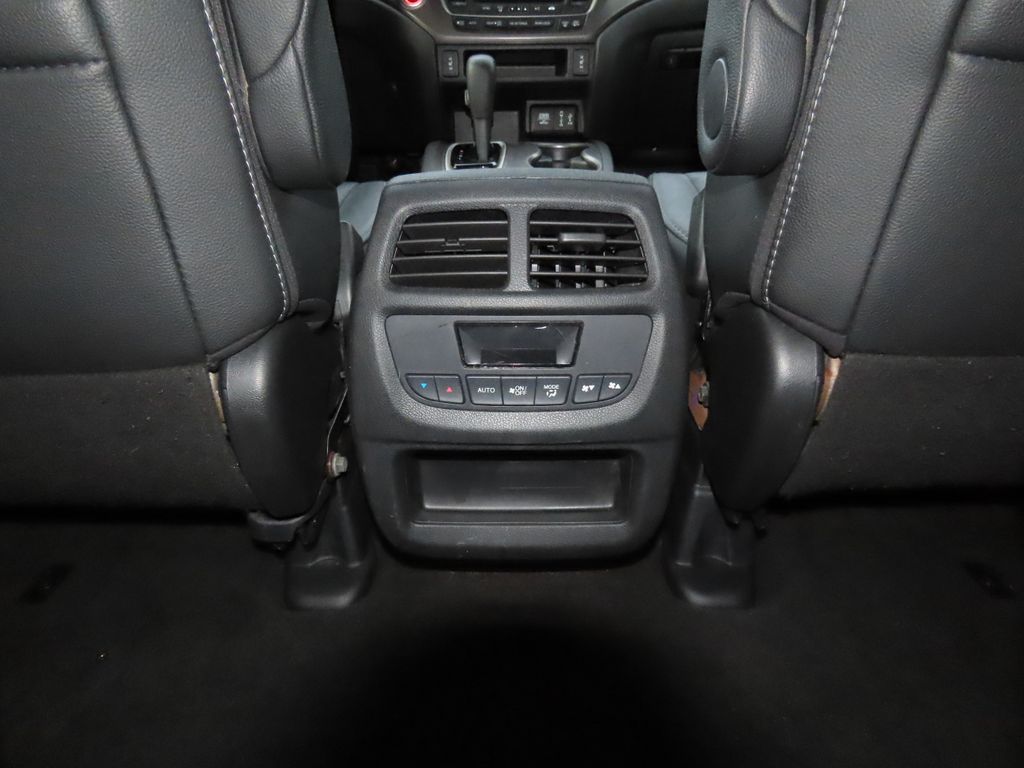 Thumbnail: 2017 Honda Pilot - 28