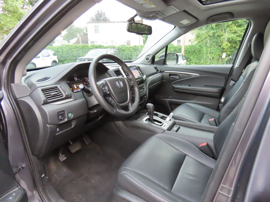 Thumbnail: 2017 Honda Pilot - 10