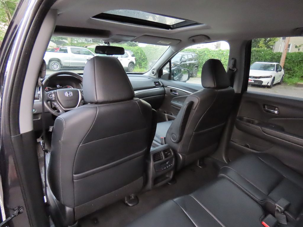 Thumbnail: 2017 Honda Pilot - 23