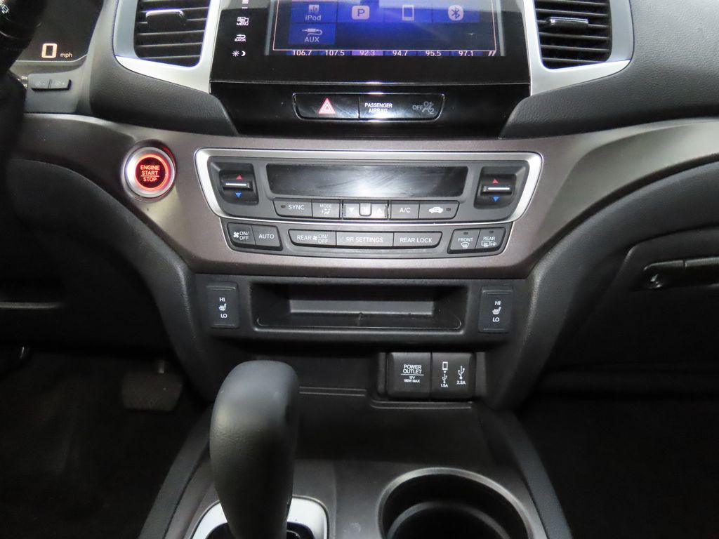 Thumbnail: 2017 Honda Pilot - 27