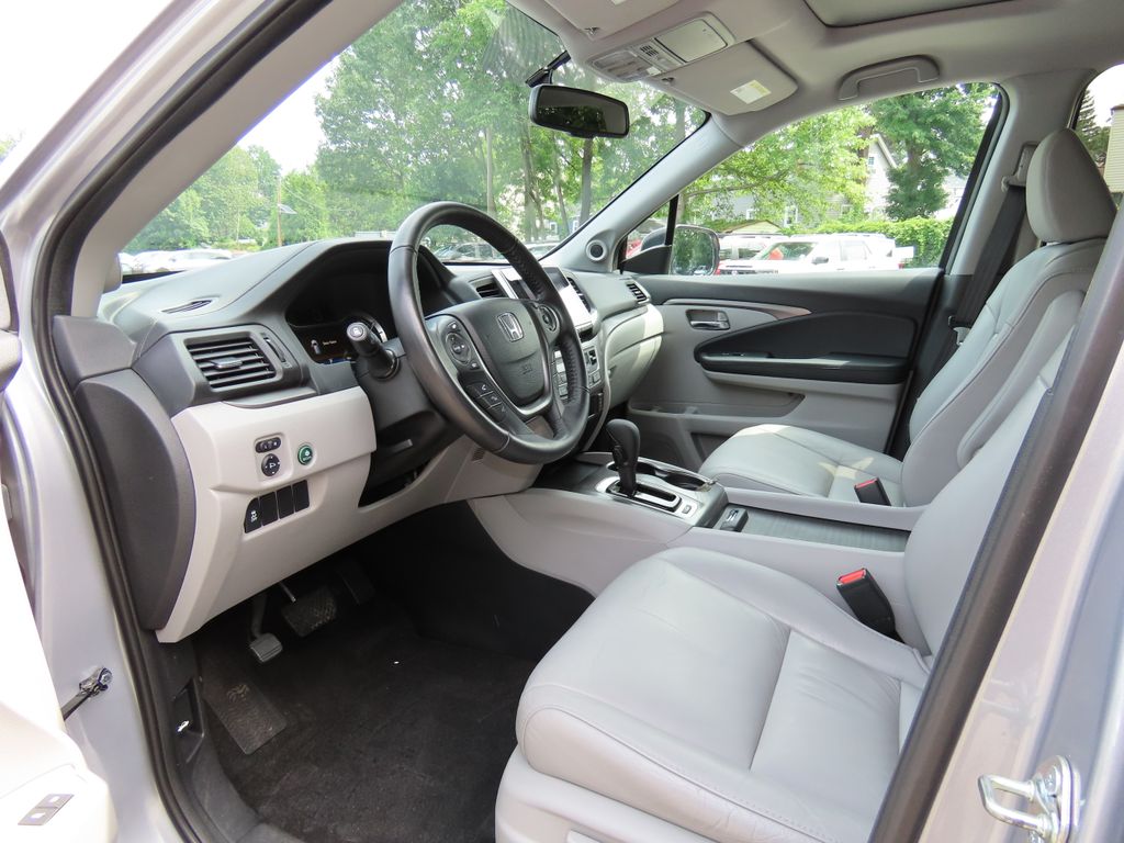 Thumbnail: 2018 Honda Pilot - 9