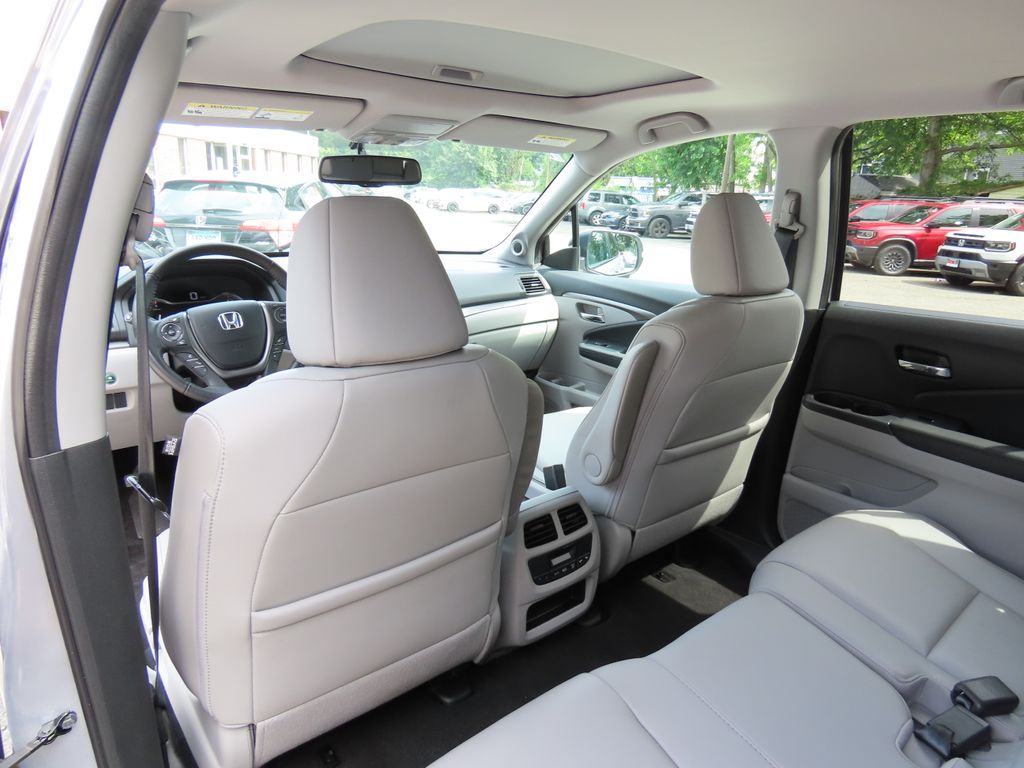 Thumbnail: 2018 Honda Pilot - 23