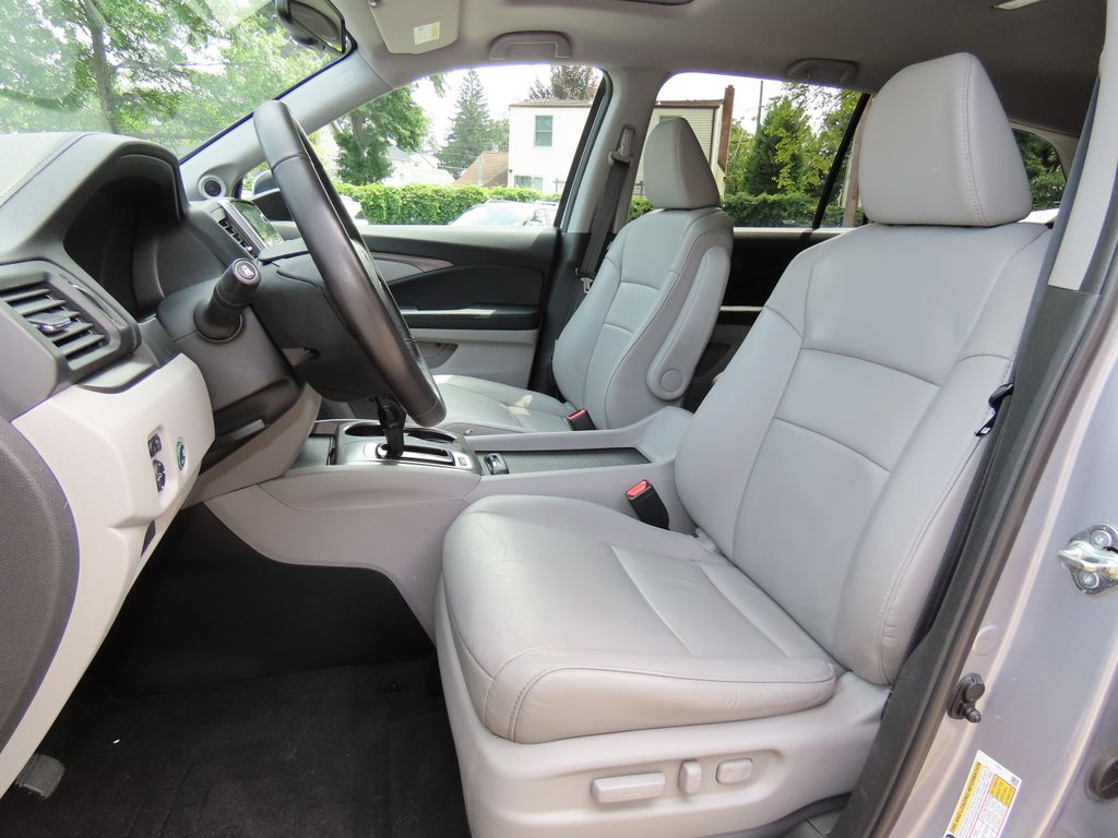 Thumbnail: 2018 Honda Pilot - 21