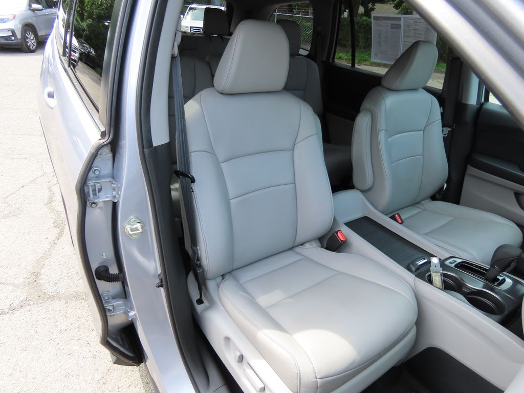 Thumbnail: 2018 Honda Pilot - 25