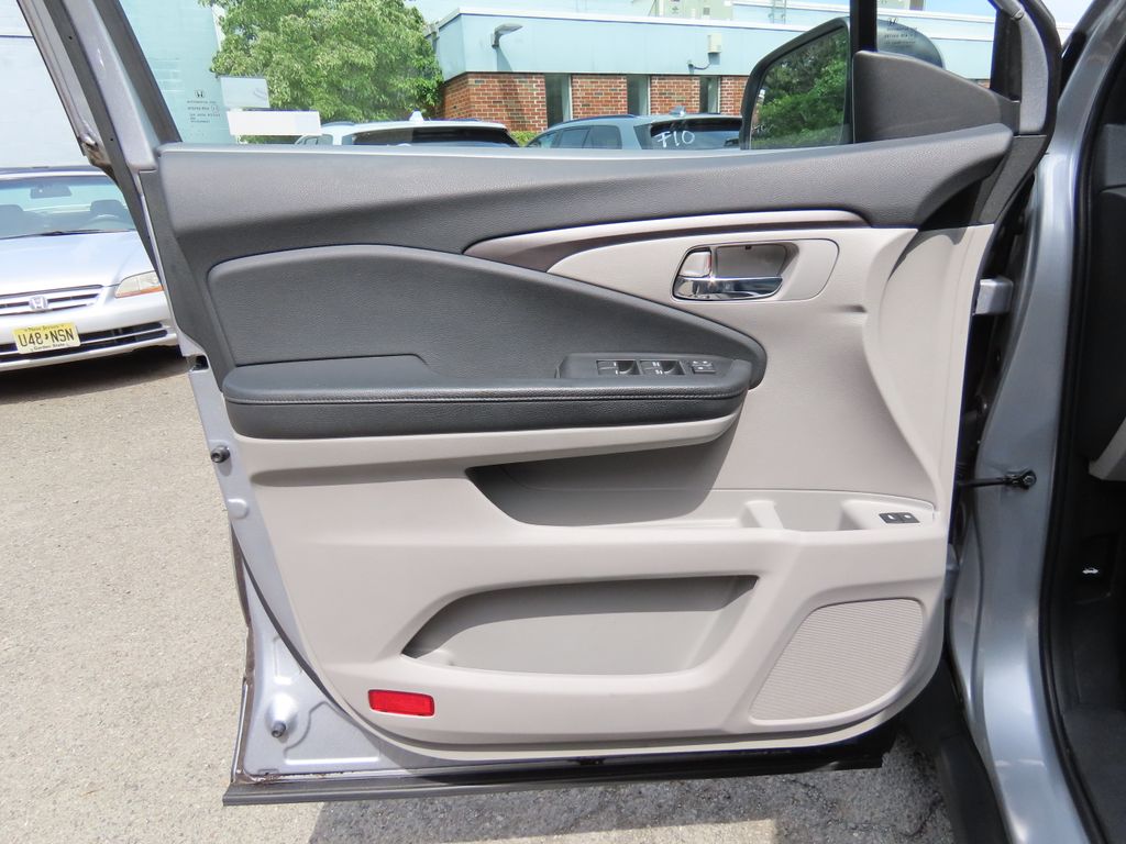 Thumbnail: 2018 Honda Pilot - 24