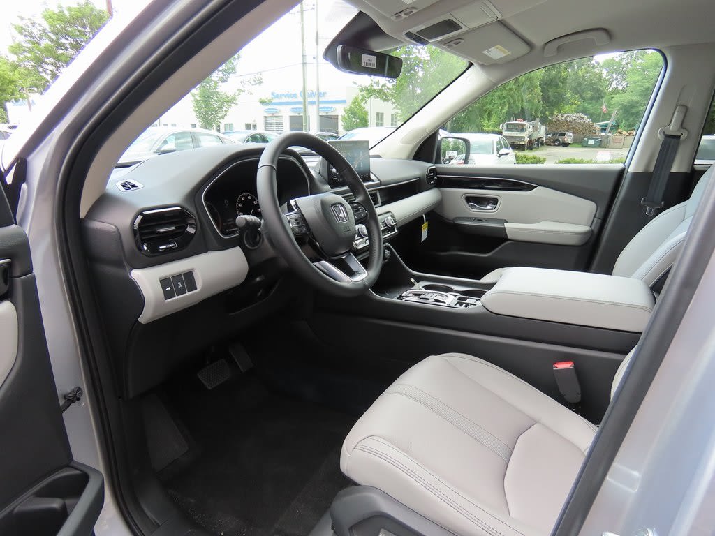 Thumbnail: 2025 Honda Pilot - 2