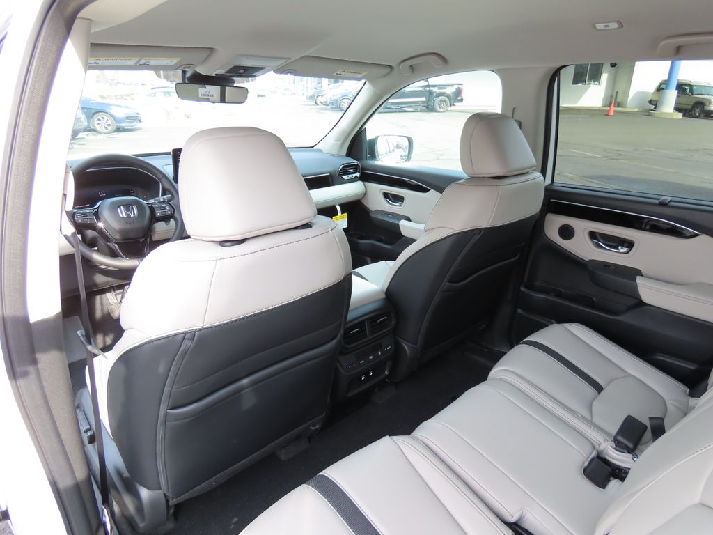 Thumbnail: 2026 Honda Pilot - 21