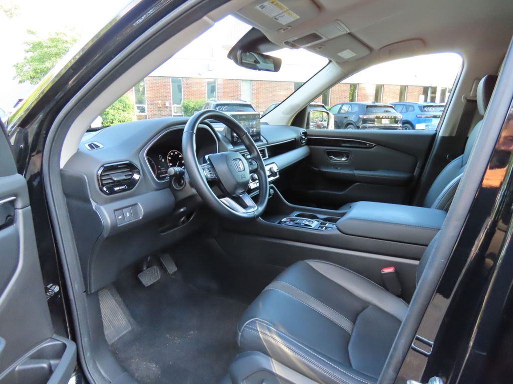 Thumbnail: 2023 Honda Pilot - 10