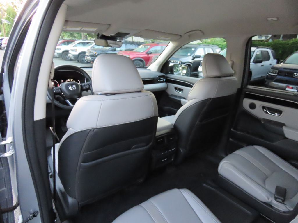 Thumbnail: 2023 Honda Pilot - 24