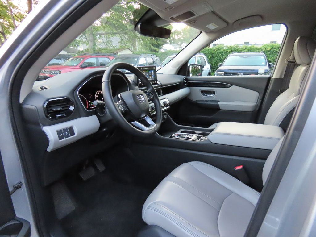 Thumbnail: 2023 Honda Pilot - 2