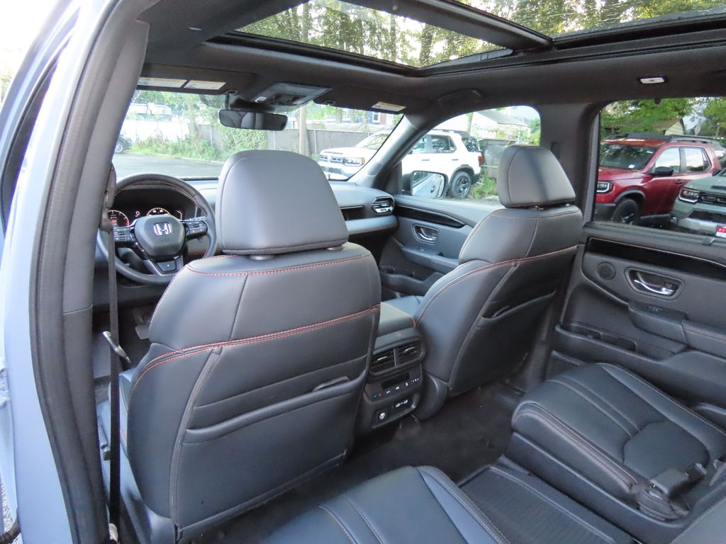 Thumbnail: 2023 Honda Pilot - 25