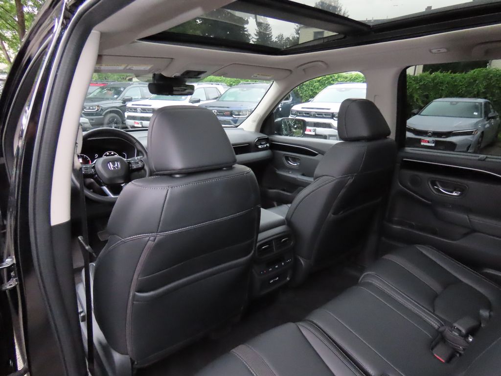 Thumbnail: 2023 Honda Pilot - 24