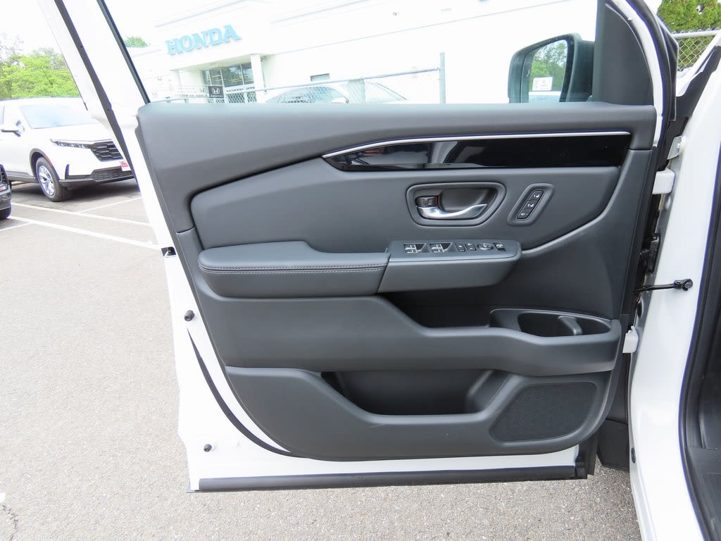 Thumbnail: 2025 Honda Pilot - 23